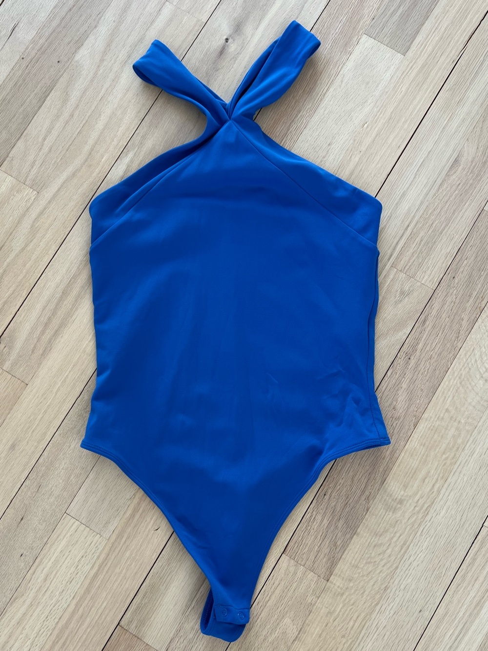 EUC Aritzia Babaton Contour Twist Bodysuit